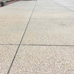 绍兴 黄金麻花岗岩石板材荔枝面地面铺装效果