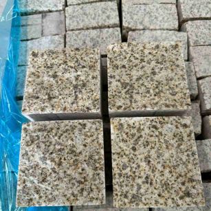 绍兴 黄金麻花岗岩自然面小方块，弹石，马蹄石等