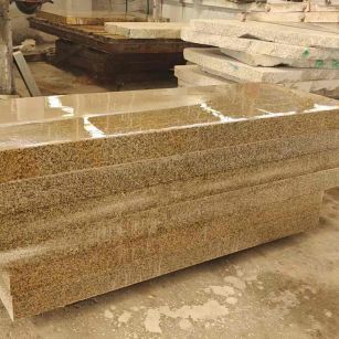 绍兴 黄金麻栏杆料半成品加工中