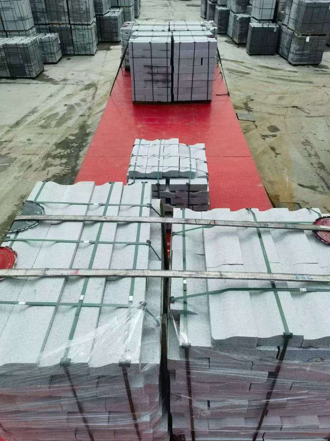 绍兴 芝麻白仿形加直形路沿石出货日常