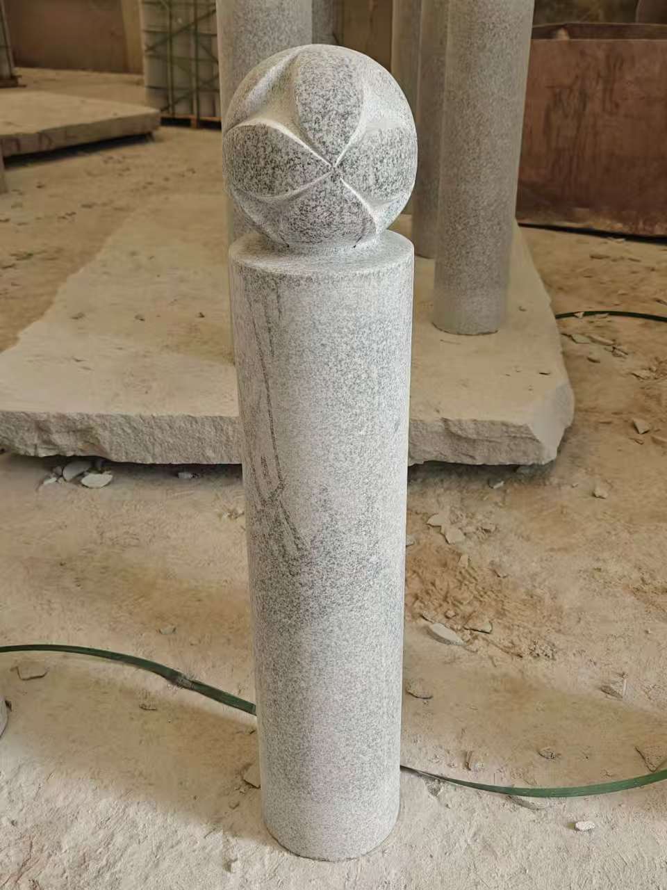 绍兴 芝麻白花岗岩石材挡车石柱、停车柱、圆柱挡车柱、方柱挡车柱等