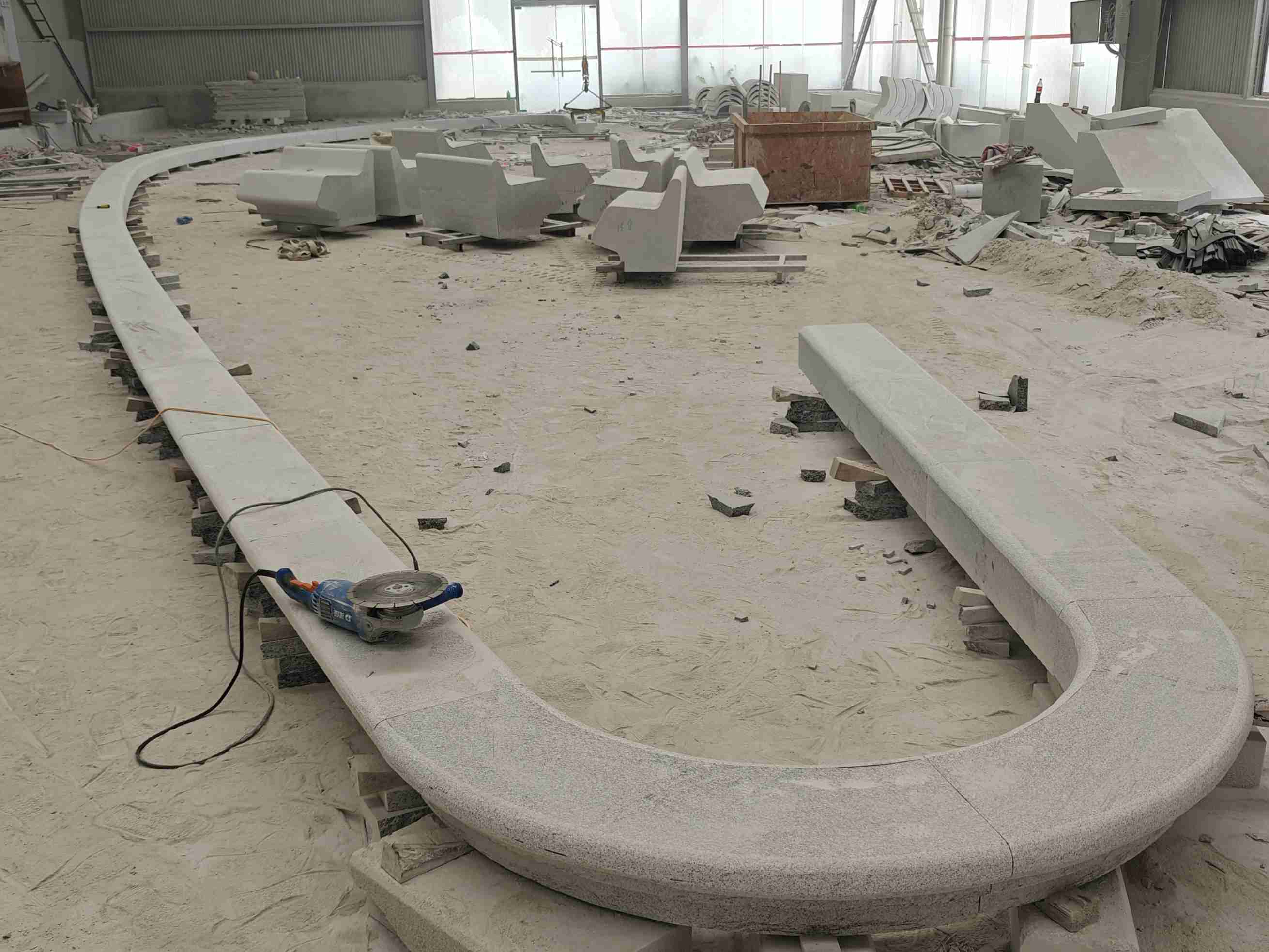 绍兴 芝麻白花岗岩弧形花坛石，坐凳石