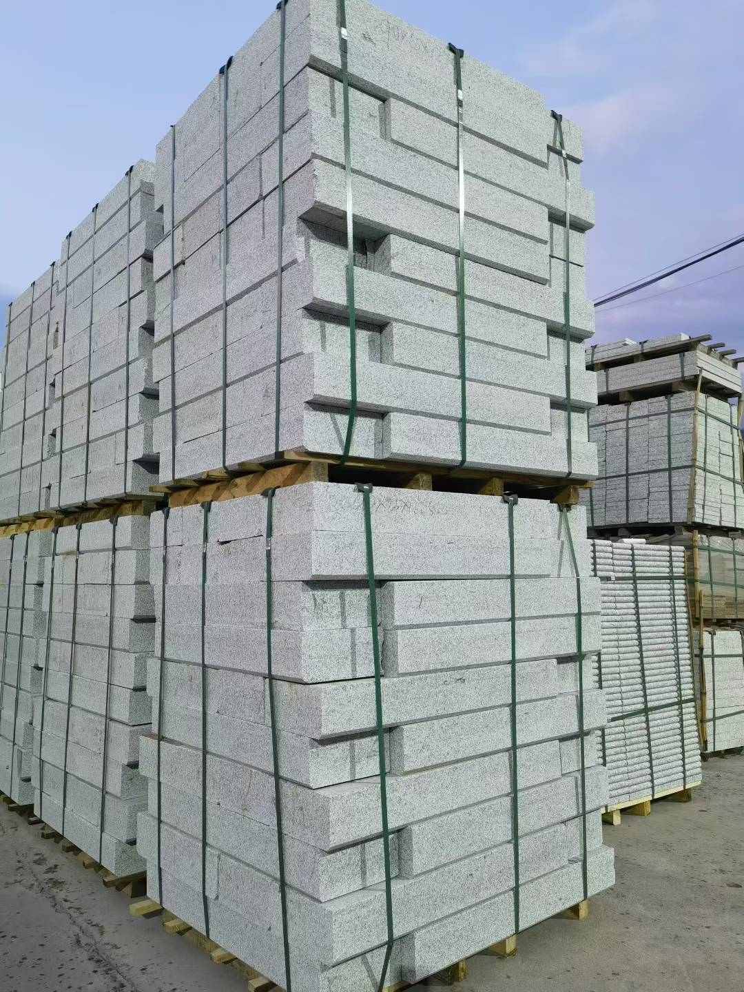 绍兴 芝麻白花岗岩路沿石，路缘石，路肩石，道牙，立缘石，马路牙子，街沿石，侧石等