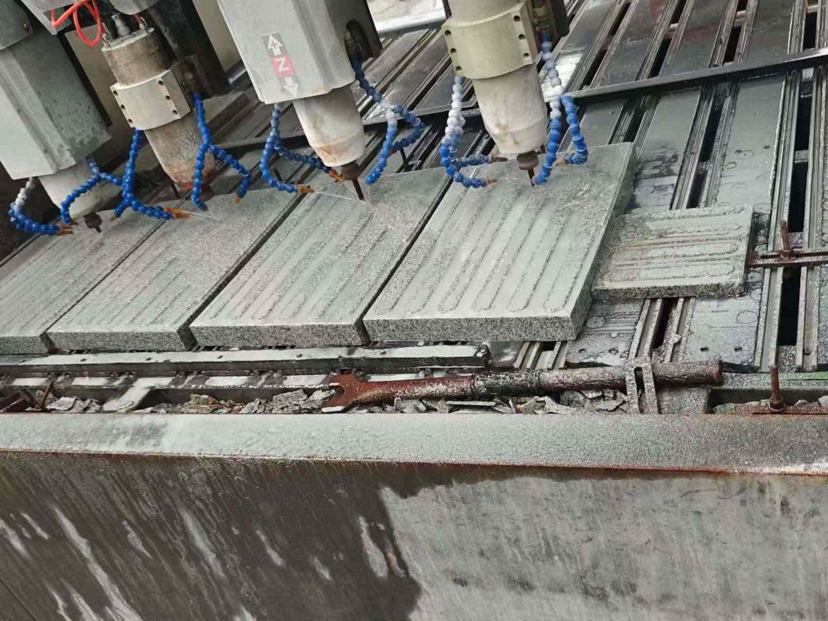 绍兴 芝麻白花岗岩荔枝面盲道雕刻