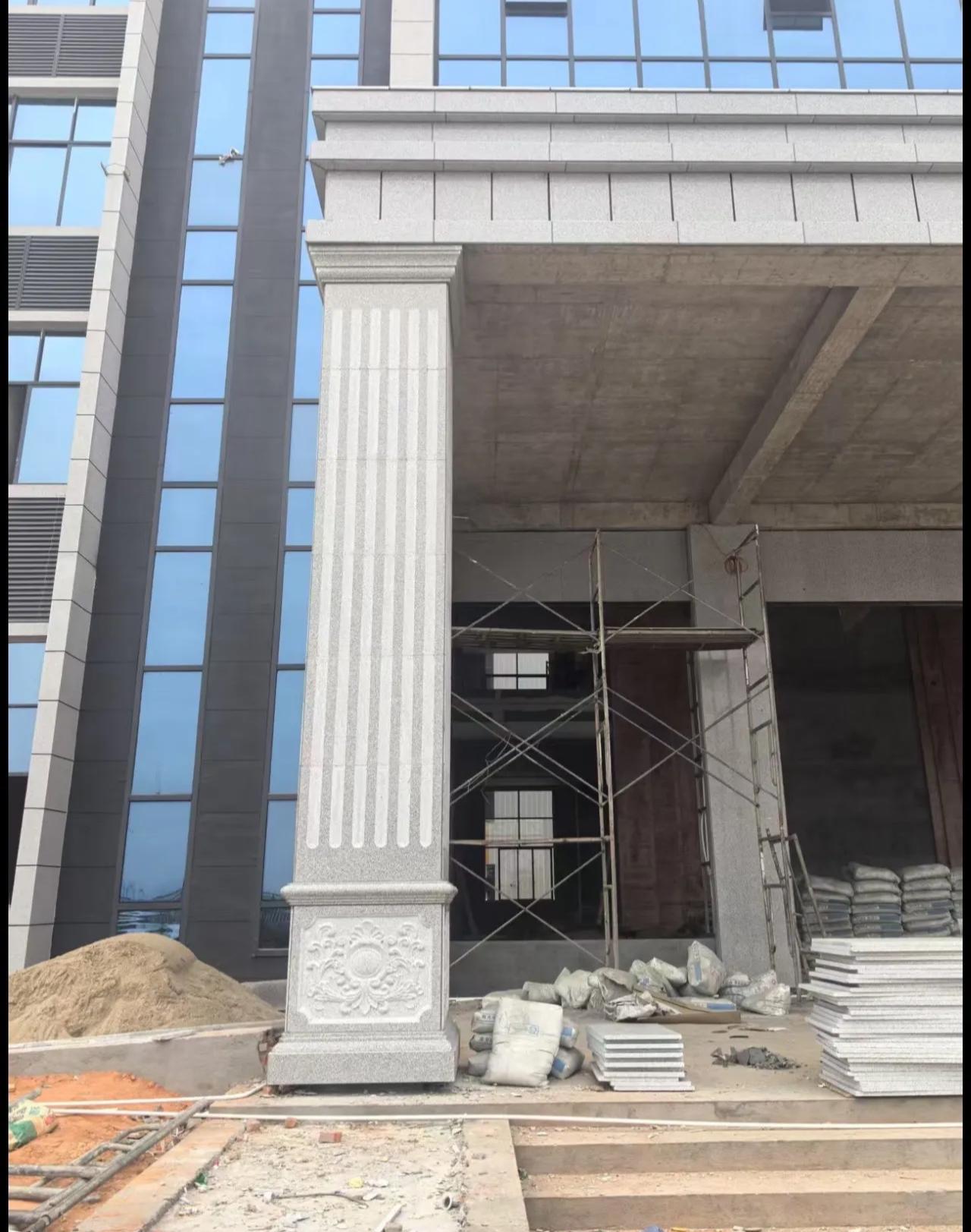 绍兴 芝麻白光面花岗岩门楼大柱（罗马柱）配雕花底座