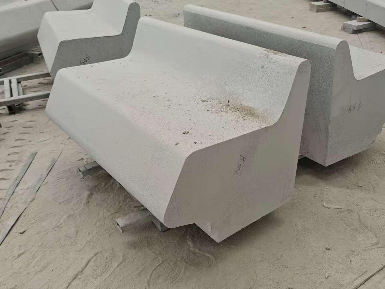 绍兴 芝麻白花岗岩异形坐凳，石凳