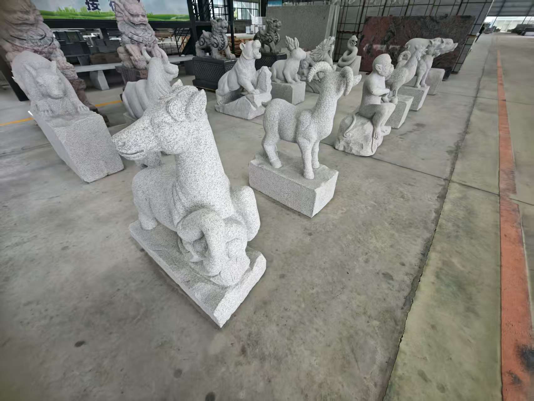 绍兴 芝麻白花岗岩造型立体雕刻——十二生肖