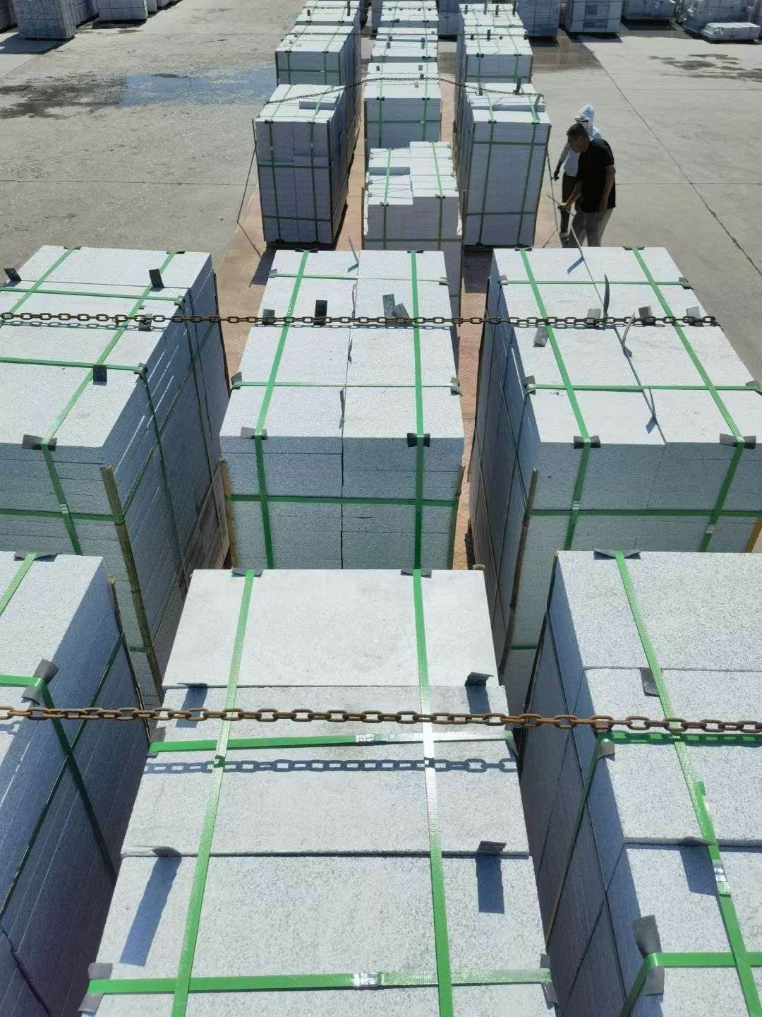 绍兴 芝麻白花岗岩5公分地铺石 花岗岩厂家工厂装车日常