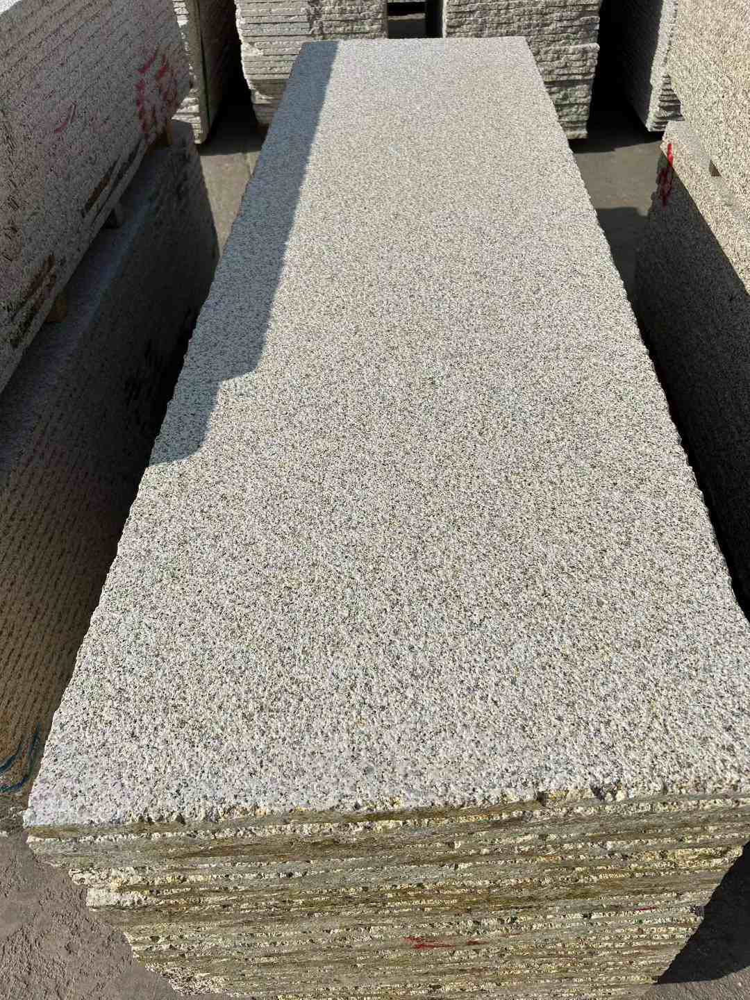 绍兴 黄金麻花岗岩荔枝面毛板，半成品