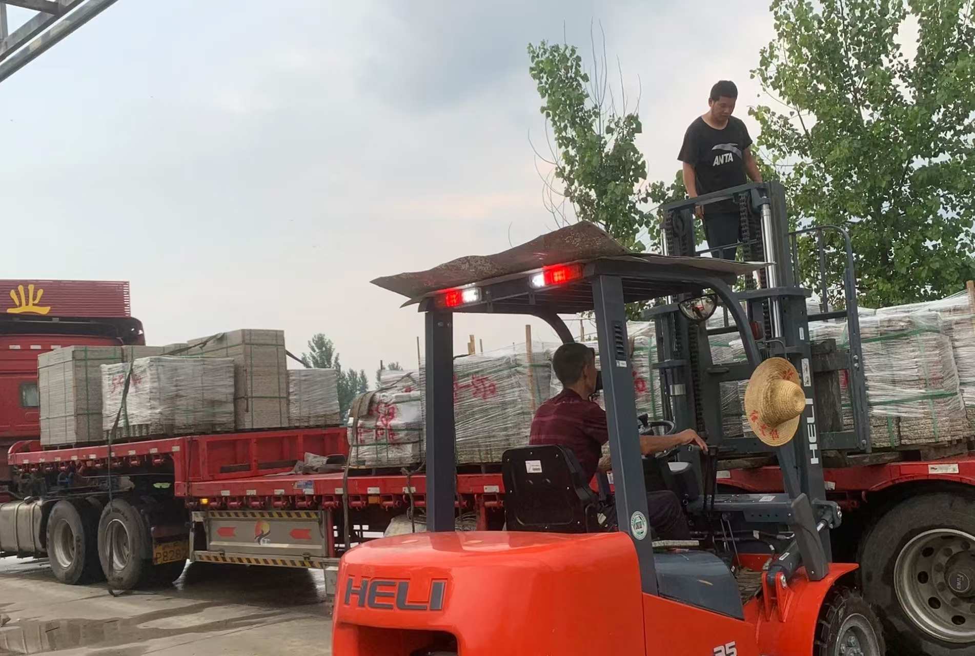 绍兴 黄金麻冰裂纹，地铺石装车