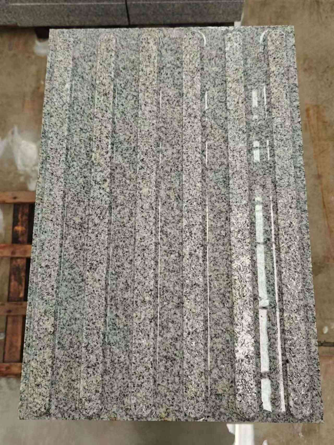 绍兴 芝麻白花岗岩荔枝面雕刻盲道，盲条